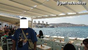 [P33] La o taverna din Alefkandra - Mica Venetie; in plan secund, sirul de mori de vant » foto by zuftim
 - 
<span class="allrVoted glyphicon glyphicon-heart hidden" id="av552426"></span>
<a class="m-l-10 hidden" id="sv552426" onclick="voting_Foto_DelVot(,552426,1176)" role="button">șterge vot <span class="glyphicon glyphicon-remove"></span></a>
<a id="v9552426" class=" c-red"  onclick="voting_Foto_SetVot(552426)" role="button"><span class="glyphicon glyphicon-heart-empty"></span> <b>LIKE</b> = Votează poza</a> <img class="hidden"  id="f552426W9" src="/imagini/loader.gif" border="0" /><span class="AjErrMes hidden" id="e552426ErM"></span>