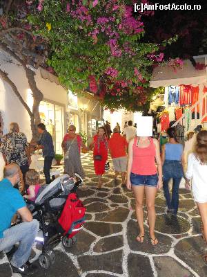 [P08] Orasul Mykonos, seara » foto by zuftim
 - 
<span class="allrVoted glyphicon glyphicon-heart hidden" id="av552401"></span>
<a class="m-l-10 hidden" id="sv552401" onclick="voting_Foto_DelVot(,552401,1176)" role="button">șterge vot <span class="glyphicon glyphicon-remove"></span></a>
<a id="v9552401" class=" c-red"  onclick="voting_Foto_SetVot(552401)" role="button"><span class="glyphicon glyphicon-heart-empty"></span> <b>LIKE</b> = Votează poza</a> <img class="hidden"  id="f552401W9" src="/imagini/loader.gif" border="0" /><span class="AjErrMes hidden" id="e552401ErM"></span>