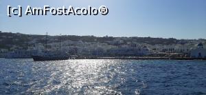 [P04] Portul Vechi din Mykonos văzut de pe mare » foto by irinad
 - 
<span class="allrVoted glyphicon glyphicon-heart hidden" id="av1262505"></span>
<a class="m-l-10 hidden" id="sv1262505" onclick="voting_Foto_DelVot(,1262505,1176)" role="button">șterge vot <span class="glyphicon glyphicon-remove"></span></a>
<a id="v91262505" class=" c-red"  onclick="voting_Foto_SetVot(1262505)" role="button"><span class="glyphicon glyphicon-heart-empty"></span> <b>LIKE</b> = Votează poza</a> <img class="hidden"  id="f1262505W9" src="/imagini/loader.gif" border="0" /><span class="AjErrMes hidden" id="e1262505ErM"></span>
