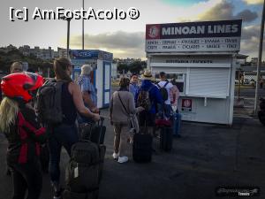 [P01] De aici am luat biletele pentru Santorini. Ghereta se află în port, chiar unde trag vapoarele.  » foto by webSorin
 - 
<span class="allrVoted glyphicon glyphicon-heart hidden" id="av1134135"></span>
<a class="m-l-10 hidden" id="sv1134135" onclick="voting_Foto_DelVot(,1134135,1177)" role="button">șterge vot <span class="glyphicon glyphicon-remove"></span></a>
<a id="v91134135" class=" c-red"  onclick="voting_Foto_SetVot(1134135)" role="button"><span class="glyphicon glyphicon-heart-empty"></span> <b>LIKE</b> = Votează poza</a> <img class="hidden"  id="f1134135W9" src="/imagini/loader.gif" border="0" /><span class="AjErrMes hidden" id="e1134135ErM"></span>