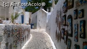 [P11] Străduță în Pyrgos, care urcă spre castel, cu podoabe de vânzare atârnate pe pereți. » foto by maryka
 - 
<span class="allrVoted glyphicon glyphicon-heart hidden" id="av869418"></span>
<a class="m-l-10 hidden" id="sv869418" onclick="voting_Foto_DelVot(,869418,1177)" role="button">șterge vot <span class="glyphicon glyphicon-remove"></span></a>
<a id="v9869418" class=" c-red"  onclick="voting_Foto_SetVot(869418)" role="button"><span class="glyphicon glyphicon-heart-empty"></span> <b>LIKE</b> = Votează poza</a> <img class="hidden"  id="f869418W9" src="/imagini/loader.gif" border="0" /><span class="AjErrMes hidden" id="e869418ErM"></span>