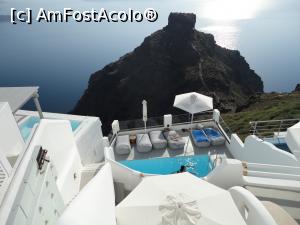 [P14] Imerovigli, relax și stânca Skaros în plan secund.  » foto by maryka
 - 
<span class="allrVoted glyphicon glyphicon-heart hidden" id="av872219"></span>
<a class="m-l-10 hidden" id="sv872219" onclick="voting_Foto_DelVot(,872219,1177)" role="button">șterge vot <span class="glyphicon glyphicon-remove"></span></a>
<a id="v9872219" class=" c-red"  onclick="voting_Foto_SetVot(872219)" role="button"><span class="glyphicon glyphicon-heart-empty"></span> <b>LIKE</b> = Votează poza</a> <img class="hidden"  id="f872219W9" src="/imagini/loader.gif" border="0" /><span class="AjErrMes hidden" id="e872219ErM"></span>