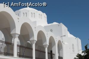 [P11] Minunatele arcade albe ale Catedralei Mitropolitane din Fira.  » foto by maryka
 - 
<span class="allrVoted glyphicon glyphicon-heart hidden" id="av928955"></span>
<a class="m-l-10 hidden" id="sv928955" onclick="voting_Foto_DelVot(,928955,1177)" role="button">șterge vot <span class="glyphicon glyphicon-remove"></span></a>
<a id="v9928955" class=" c-red"  onclick="voting_Foto_SetVot(928955)" role="button"><span class="glyphicon glyphicon-heart-empty"></span> <b>LIKE</b> = Votează poza</a> <img class="hidden"  id="f928955W9" src="/imagini/loader.gif" border="0" /><span class="AjErrMes hidden" id="e928955ErM"></span>
