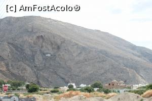 [P51] Perissa, muntele Mesa Vouno, se vede capela albă săpată în stâncă.  » foto by maryka
 - 
<span class="allrVoted glyphicon glyphicon-heart hidden" id="av929013"></span>
<a class="m-l-10 hidden" id="sv929013" onclick="voting_Foto_DelVot(,929013,1177)" role="button">șterge vot <span class="glyphicon glyphicon-remove"></span></a>
<a id="v9929013" class=" c-red"  onclick="voting_Foto_SetVot(929013)" role="button"><span class="glyphicon glyphicon-heart-empty"></span> <b>LIKE</b> = Votează poza</a> <img class="hidden"  id="f929013W9" src="/imagini/loader.gif" border="0" /><span class="AjErrMes hidden" id="e929013ErM"></span>