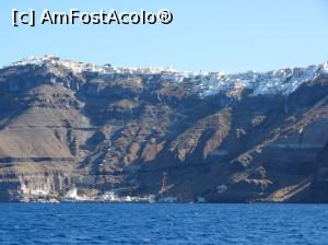 [P41] Thira in toata spendoarea ei sus si jos portul. Imagine luata de pe barca » foto by jimmybitza*
 - 
<span class="allrVoted glyphicon glyphicon-heart hidden" id="av999093"></span>
<a class="m-l-10 hidden" id="sv999093" onclick="voting_Foto_DelVot(,999093,1177)" role="button">șterge vot <span class="glyphicon glyphicon-remove"></span></a>
<a id="v9999093" class=" c-red"  onclick="voting_Foto_SetVot(999093)" role="button"><span class="glyphicon glyphicon-heart-empty"></span> <b>LIKE</b> = Votează poza</a> <img class="hidden"  id="f999093W9" src="/imagini/loader.gif" border="0" /><span class="AjErrMes hidden" id="e999093ErM"></span>