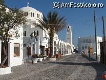 [P22] Santorini - Fira, in fata catedralei » foto by danoradea
 - 
<span class="allrVoted glyphicon glyphicon-heart hidden" id="av51626"></span>
<a class="m-l-10 hidden" id="sv51626" onclick="voting_Foto_DelVot(,51626,1177)" role="button">șterge vot <span class="glyphicon glyphicon-remove"></span></a>
<a id="v951626" class=" c-red"  onclick="voting_Foto_SetVot(51626)" role="button"><span class="glyphicon glyphicon-heart-empty"></span> <b>LIKE</b> = Votează poza</a> <img class="hidden"  id="f51626W9" src="/imagini/loader.gif" border="0" /><span class="AjErrMes hidden" id="e51626ErM"></span>