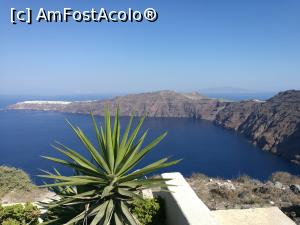 [P28] Abia am pornit spre Oia, care se vede în depărtare, în capătul peninsulei » foto by crismis
 - 
<span class="allrVoted glyphicon glyphicon-heart hidden" id="av1040463"></span>
<a class="m-l-10 hidden" id="sv1040463" onclick="voting_Foto_DelVot(,1040463,1177)" role="button">șterge vot <span class="glyphicon glyphicon-remove"></span></a>
<a id="v91040463" class=" c-red"  onclick="voting_Foto_SetVot(1040463)" role="button"><span class="glyphicon glyphicon-heart-empty"></span> <b>LIKE</b> = Votează poza</a> <img class="hidden"  id="f1040463W9" src="/imagini/loader.gif" border="0" /><span class="AjErrMes hidden" id="e1040463ErM"></span>