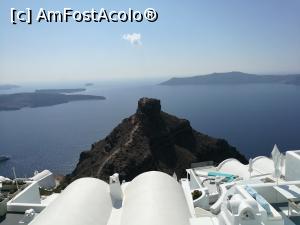 [P06] Alb și albastru în Imerovigli; și Capul Skaros » foto by crismis
 - 
<span class="allrVoted glyphicon glyphicon-heart hidden" id="av1040441"></span>
<a class="m-l-10 hidden" id="sv1040441" onclick="voting_Foto_DelVot(,1040441,1177)" role="button">șterge vot <span class="glyphicon glyphicon-remove"></span></a>
<a id="v91040441" class=" c-red"  onclick="voting_Foto_SetVot(1040441)" role="button"><span class="glyphicon glyphicon-heart-empty"></span> <b>LIKE</b> = Votează poza</a> <img class="hidden"  id="f1040441W9" src="/imagini/loader.gif" border="0" /><span class="AjErrMes hidden" id="e1040441ErM"></span>