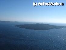 [P5x] Vulcanul vazut de la o cafenea din Oia » foto by egoime
 - 
<span class="allrVoted glyphicon glyphicon-heart hidden" id="av11271"></span>
<a class="m-l-10 hidden" id="sv11271" onclick="voting_Foto_DelVot(,11271,1177)" role="button">șterge vot <span class="glyphicon glyphicon-remove"></span></a>
<a id="v911271" class=" c-red"  onclick="voting_Foto_SetVot(11271)" role="button"><span class="glyphicon glyphicon-heart-empty"></span> <b>LIKE</b> = Votează poza</a> <img class="hidden"  id="f11271W9" src="/imagini/loader.gif" border="0" /><span class="AjErrMes hidden" id="e11271ErM"></span>