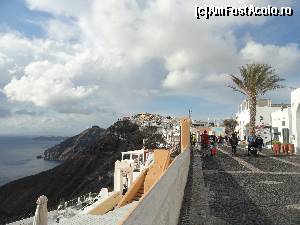 [P26] In Fira, pe marginea Calderei, langa Catedrala, pornind spre Firostefani si Imerovigli » foto by zuftim
 - 
<span class="allrVoted glyphicon glyphicon-heart hidden" id="av659340"></span>
<a class="m-l-10 hidden" id="sv659340" onclick="voting_Foto_DelVot(,659340,1177)" role="button">șterge vot <span class="glyphicon glyphicon-remove"></span></a>
<a id="v9659340" class=" c-red"  onclick="voting_Foto_SetVot(659340)" role="button"><span class="glyphicon glyphicon-heart-empty"></span> <b>LIKE</b> = Votează poza</a> <img class="hidden"  id="f659340W9" src="/imagini/loader.gif" border="0" /><span class="AjErrMes hidden" id="e659340ErM"></span>