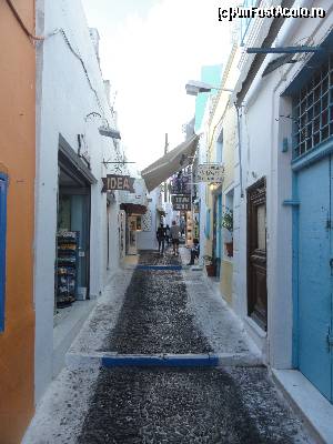 [P27] O strada in Fira » foto by zuftim
 - 
<span class="allrVoted glyphicon glyphicon-heart hidden" id="av659341"></span>
<a class="m-l-10 hidden" id="sv659341" onclick="voting_Foto_DelVot(,659341,1177)" role="button">șterge vot <span class="glyphicon glyphicon-remove"></span></a>
<a id="v9659341" class=" c-red"  onclick="voting_Foto_SetVot(659341)" role="button"><span class="glyphicon glyphicon-heart-empty"></span> <b>LIKE</b> = Votează poza</a> <img class="hidden"  id="f659341W9" src="/imagini/loader.gif" border="0" /><span class="AjErrMes hidden" id="e659341ErM"></span>