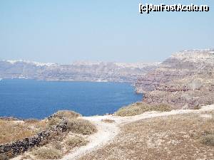 [P05] Vedere din Akrotiri, coasta sud » foto by lavinia25
 - 
<span class="allrVoted glyphicon glyphicon-heart hidden" id="av545864"></span>
<a class="m-l-10 hidden" id="sv545864" onclick="voting_Foto_DelVot(,545864,1177)" role="button">șterge vot <span class="glyphicon glyphicon-remove"></span></a>
<a id="v9545864" class=" c-red"  onclick="voting_Foto_SetVot(545864)" role="button"><span class="glyphicon glyphicon-heart-empty"></span> <b>LIKE</b> = Votează poza</a> <img class="hidden"  id="f545864W9" src="/imagini/loader.gif" border="0" /><span class="AjErrMes hidden" id="e545864ErM"></span>