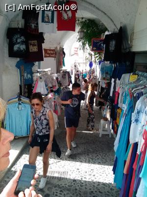 [P17] Fira, zona de shopping, langa Caldera » foto by dorgo
 - 
<span class="allrVoted glyphicon glyphicon-heart hidden" id="av761987"></span>
<a class="m-l-10 hidden" id="sv761987" onclick="voting_Foto_DelVot(,761987,1177)" role="button">șterge vot <span class="glyphicon glyphicon-remove"></span></a>
<a id="v9761987" class=" c-red"  onclick="voting_Foto_SetVot(761987)" role="button"><span class="glyphicon glyphicon-heart-empty"></span> <b>LIKE</b> = Votează poza</a> <img class="hidden"  id="f761987W9" src="/imagini/loader.gif" border="0" /><span class="AjErrMes hidden" id="e761987ErM"></span>