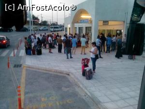 [P03] Aeroportul din Santorini, un drum de la aeroport si pana la Fira cu taxiul-15 euro, cu autobuzul local-1,80 euro » foto by dorgo
 - 
<span class="allrVoted glyphicon glyphicon-heart hidden" id="av761973"></span>
<a class="m-l-10 hidden" id="sv761973" onclick="voting_Foto_DelVot(,761973,1177)" role="button">șterge vot <span class="glyphicon glyphicon-remove"></span></a>
<a id="v9761973" class=" c-red"  onclick="voting_Foto_SetVot(761973)" role="button"><span class="glyphicon glyphicon-heart-empty"></span> <b>LIKE</b> = Votează poza</a> <img class="hidden"  id="f761973W9" src="/imagini/loader.gif" border="0" /><span class="AjErrMes hidden" id="e761973ErM"></span>
