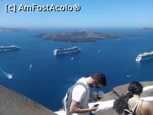 [P07] Caldera, vazuta dispre Fira, doua sau trei vapoare stau mereu in rada portului vechi » foto by dorgo
 - 
<span class="allrVoted glyphicon glyphicon-heart hidden" id="av761977"></span>
<a class="m-l-10 hidden" id="sv761977" onclick="voting_Foto_DelVot(,761977,1177)" role="button">șterge vot <span class="glyphicon glyphicon-remove"></span></a>
<a id="v9761977" class=" c-red"  onclick="voting_Foto_SetVot(761977)" role="button"><span class="glyphicon glyphicon-heart-empty"></span> <b>LIKE</b> = Votează poza</a> <img class="hidden"  id="f761977W9" src="/imagini/loader.gif" border="0" /><span class="AjErrMes hidden" id="e761977ErM"></span>