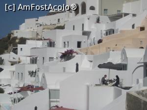 [P21] Imagine din Oia, doamna are 5 masline in farfurie, cred ca tine cura de slabire iar domnul mananca fructe de mare (sunt langustine, se vede dupa mustati)  » foto by dorgo
 - 
<span class="allrVoted glyphicon glyphicon-heart hidden" id="av772692"></span>
<a class="m-l-10 hidden" id="sv772692" onclick="voting_Foto_DelVot(,772692,1177)" role="button">șterge vot <span class="glyphicon glyphicon-remove"></span></a>
<a id="v9772692" class=" c-red"  onclick="voting_Foto_SetVot(772692)" role="button"><span class="glyphicon glyphicon-heart-empty"></span> <b>LIKE</b> = Votează poza</a> <img class="hidden"  id="f772692W9" src="/imagini/loader.gif" border="0" /><span class="AjErrMes hidden" id="e772692ErM"></span>