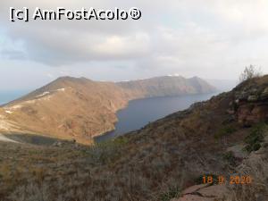 [P47] O privire înapoi de pe traseul parcurs de 10 km, dintre Fira şi Oia » foto by irinad
 - 
<span class="allrVoted glyphicon glyphicon-heart hidden" id="av1199560"></span>
<a class="m-l-10 hidden" id="sv1199560" onclick="voting_Foto_DelVot(,1199560,1177)" role="button">șterge vot <span class="glyphicon glyphicon-remove"></span></a>
<a id="v91199560" class=" c-red"  onclick="voting_Foto_SetVot(1199560)" role="button"><span class="glyphicon glyphicon-heart-empty"></span> <b>LIKE</b> = Votează poza</a> <img class="hidden"  id="f1199560W9" src="/imagini/loader.gif" border="0" /><span class="AjErrMes hidden" id="e1199560ErM"></span>