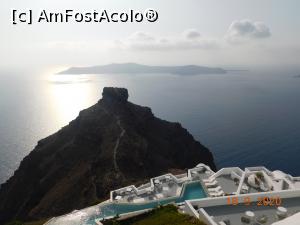 [P49] Stânca Skaros din dreptul Imerovigli » foto by irinad
 - 
<span class="allrVoted glyphicon glyphicon-heart hidden" id="av1199562"></span>
<a class="m-l-10 hidden" id="sv1199562" onclick="voting_Foto_DelVot(,1199562,1177)" role="button">șterge vot <span class="glyphicon glyphicon-remove"></span></a>
<a id="v91199562" class=" c-red"  onclick="voting_Foto_SetVot(1199562)" role="button"><span class="glyphicon glyphicon-heart-empty"></span> <b>LIKE</b> = Votează poza</a> <img class="hidden"  id="f1199562W9" src="/imagini/loader.gif" border="0" /><span class="AjErrMes hidden" id="e1199562ErM"></span>