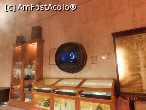 [P45] Aici am urmărit un filmuleţ despre insulă şi familia Koutsoyannopoulos » foto by irinad
 - 
<span class="allrVoted glyphicon glyphicon-heart hidden" id="av1212806"></span>
<a class="m-l-10 hidden" id="sv1212806" onclick="voting_Foto_DelVot(,1212806,1177)" role="button">șterge vot <span class="glyphicon glyphicon-remove"></span></a>
<a id="v91212806" class=" c-red"  onclick="voting_Foto_SetVot(1212806)" role="button"><span class="glyphicon glyphicon-heart-empty"></span> <b>LIKE</b> = Votează poza</a> <img class="hidden"  id="f1212806W9" src="/imagini/loader.gif" border="0" /><span class="AjErrMes hidden" id="e1212806ErM"></span>