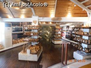 [P06] Magazinul de prezentare şi desfacere Wine Museum of Santorini » foto by irinad
 - 
<span class="allrVoted glyphicon glyphicon-heart hidden" id="av1212767"></span>
<a class="m-l-10 hidden" id="sv1212767" onclick="voting_Foto_DelVot(,1212767,1177)" role="button">șterge vot <span class="glyphicon glyphicon-remove"></span></a>
<a id="v91212767" class=" c-red"  onclick="voting_Foto_SetVot(1212767)" role="button"><span class="glyphicon glyphicon-heart-empty"></span> <b>LIKE</b> = Votează poza</a> <img class="hidden"  id="f1212767W9" src="/imagini/loader.gif" border="0" /><span class="AjErrMes hidden" id="e1212767ErM"></span>