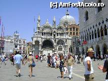 [P22] AGLOMERATIA DIN PIATA SAN MARCO » foto by licuta_73*
 - 
<span class="allrVoted glyphicon glyphicon-heart hidden" id="av216184"></span>
<a class="m-l-10 hidden" id="sv216184" onclick="voting_Foto_DelVot(,216184,1184)" role="button">șterge vot <span class="glyphicon glyphicon-remove"></span></a>
<a id="v9216184" class=" c-red"  onclick="voting_Foto_SetVot(216184)" role="button"><span class="glyphicon glyphicon-heart-empty"></span> <b>LIKE</b> = Votează poza</a> <img class="hidden"  id="f216184W9" src="/imagini/loader.gif" border="0" /><span class="AjErrMes hidden" id="e216184ErM"></span>