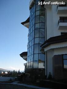 [P01] hotel vazut din fata lateral » foto by zoloft
 - 
<span class="allrVoted glyphicon glyphicon-heart hidden" id="av4107"></span>
<a class="m-l-10 hidden" id="sv4107" onclick="voting_Foto_DelVot(,4107,1219)" role="button">șterge vot <span class="glyphicon glyphicon-remove"></span></a>
<a id="v94107" class=" c-red"  onclick="voting_Foto_SetVot(4107)" role="button"><span class="glyphicon glyphicon-heart-empty"></span> <b>LIKE</b> = Votează poza</a> <img class="hidden"  id="f4107W9" src="/imagini/loader.gif" border="0" /><span class="AjErrMes hidden" id="e4107ErM"></span>