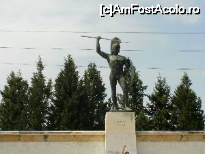 [P25] Monument ridicat în cinstea bătăliei de la Termopile.  » foto by carmenvieru11
 - 
<span class="allrVoted glyphicon glyphicon-heart hidden" id="av698687"></span>
<a class="m-l-10 hidden" id="sv698687" onclick="voting_Foto_DelVot(,698687,1227)" role="button">șterge vot <span class="glyphicon glyphicon-remove"></span></a>
<a id="v9698687" class=" c-red"  onclick="voting_Foto_SetVot(698687)" role="button"><span class="glyphicon glyphicon-heart-empty"></span> <b>LIKE</b> = Votează poza</a> <img class="hidden"  id="f698687W9" src="/imagini/loader.gif" border="0" /><span class="AjErrMes hidden" id="e698687ErM"></span>