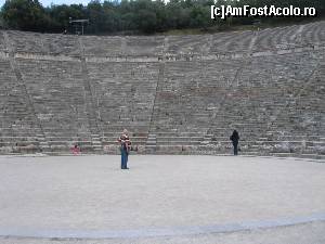 [P02] Aşezat în centrul scenei, turistul din ultimul rând aude şoaptele » foto by Michi
 - 
<span class="allrVoted glyphicon glyphicon-heart hidden" id="av618190"></span>
<a class="m-l-10 hidden" id="sv618190" onclick="voting_Foto_DelVot(,618190,1227)" role="button">șterge vot <span class="glyphicon glyphicon-remove"></span></a>
<a id="v9618190" class=" c-red"  onclick="voting_Foto_SetVot(618190)" role="button"><span class="glyphicon glyphicon-heart-empty"></span> <b>LIKE</b> = Votează poza</a> <img class="hidden"  id="f618190W9" src="/imagini/loader.gif" border="0" /><span class="AjErrMes hidden" id="e618190ErM"></span>