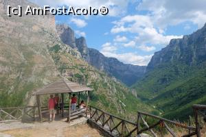[P33] Canionul Vikos vazut din satul Vikos » foto by nickro
 - 
<span class="allrVoted glyphicon glyphicon-heart hidden" id="av915261"></span>
<a class="m-l-10 hidden" id="sv915261" onclick="voting_Foto_DelVot(,915261,1227)" role="button">șterge vot <span class="glyphicon glyphicon-remove"></span></a>
<a id="v9915261" class=" c-red"  onclick="voting_Foto_SetVot(915261)" role="button"><span class="glyphicon glyphicon-heart-empty"></span> <b>LIKE</b> = Votează poza</a> <img class="hidden"  id="f915261W9" src="/imagini/loader.gif" border="0" /><span class="AjErrMes hidden" id="e915261ErM"></span>