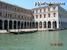 [P25] Gondola pe Canal Grande » foto by mcosmin
 - 
<span class="allrVoted glyphicon glyphicon-heart hidden" id="av27877"></span>
<a class="m-l-10 hidden" id="sv27877" onclick="voting_Foto_DelVot(,27877,1229)" role="button">șterge vot <span class="glyphicon glyphicon-remove"></span></a>
<a id="v927877" class=" c-red"  onclick="voting_Foto_SetVot(27877)" role="button"><span class="glyphicon glyphicon-heart-empty"></span> <b>LIKE</b> = Votează poza</a> <img class="hidden"  id="f27877W9" src="/imagini/loader.gif" border="0" /><span class="AjErrMes hidden" id="e27877ErM"></span>