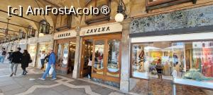 [P35] Piazza San Marco, pe lângă Caffè Lavena » foto by irinad
 - 
<span class="allrVoted glyphicon glyphicon-heart hidden" id="av1477327"></span>
<a class="m-l-10 hidden" id="sv1477327" onclick="voting_Foto_DelVot(,1477327,1229)" role="button">șterge vot <span class="glyphicon glyphicon-remove"></span></a>
<a id="v91477327" class=" c-red"  onclick="voting_Foto_SetVot(1477327)" role="button"><span class="glyphicon glyphicon-heart-empty"></span> <b>LIKE</b> = Votează poza</a> <img class="hidden"  id="f1477327W9" src="/imagini/loader.gif" border="0" /><span class="AjErrMes hidden" id="e1477327ErM"></span>
