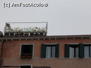 [P03] Veneția. Pe Canal Grande. Ornament cu siclă de Murano pe <i>Palazzo Sagredo</i> » foto by mihaelavoicu
 - 
<span class="allrVoted glyphicon glyphicon-heart hidden" id="av1213326"></span>
<a class="m-l-10 hidden" id="sv1213326" onclick="voting_Foto_DelVot(,1213326,1229)" role="button">șterge vot <span class="glyphicon glyphicon-remove"></span></a>
<a id="v91213326" class=" c-red"  onclick="voting_Foto_SetVot(1213326)" role="button"><span class="glyphicon glyphicon-heart-empty"></span> <b>LIKE</b> = Votează poza</a> <img class="hidden"  id="f1213326W9" src="/imagini/loader.gif" border="0" /><span class="AjErrMes hidden" id="e1213326ErM"></span>