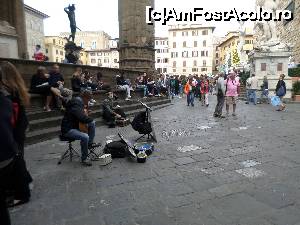 [P15] muzicanti ocazionali in Piazza Signoria » foto by amero
 - 
<span class="allrVoted glyphicon glyphicon-heart hidden" id="av685621"></span>
<a class="m-l-10 hidden" id="sv685621" onclick="voting_Foto_DelVot(,685621,1230)" role="button">șterge vot <span class="glyphicon glyphicon-remove"></span></a>
<a id="v9685621" class=" c-red"  onclick="voting_Foto_SetVot(685621)" role="button"><span class="glyphicon glyphicon-heart-empty"></span> <b>LIKE</b> = Votează poza</a> <img class="hidden"  id="f685621W9" src="/imagini/loader.gif" border="0" /><span class="AjErrMes hidden" id="e685621ErM"></span>