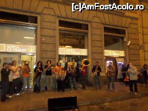 [P06] Spectacol stradal in inima orasului. S-a cantat si dansat din plin.  » foto by amero
 - 
<span class="allrVoted glyphicon glyphicon-heart hidden" id="av685612"></span>
<a class="m-l-10 hidden" id="sv685612" onclick="voting_Foto_DelVot(,685612,1230)" role="button">șterge vot <span class="glyphicon glyphicon-remove"></span></a>
<a id="v9685612" class=" c-red"  onclick="voting_Foto_SetVot(685612)" role="button"><span class="glyphicon glyphicon-heart-empty"></span> <b>LIKE</b> = Votează poza</a> <img class="hidden"  id="f685612W9" src="/imagini/loader.gif" border="0" /><span class="AjErrMes hidden" id="e685612ErM"></span>