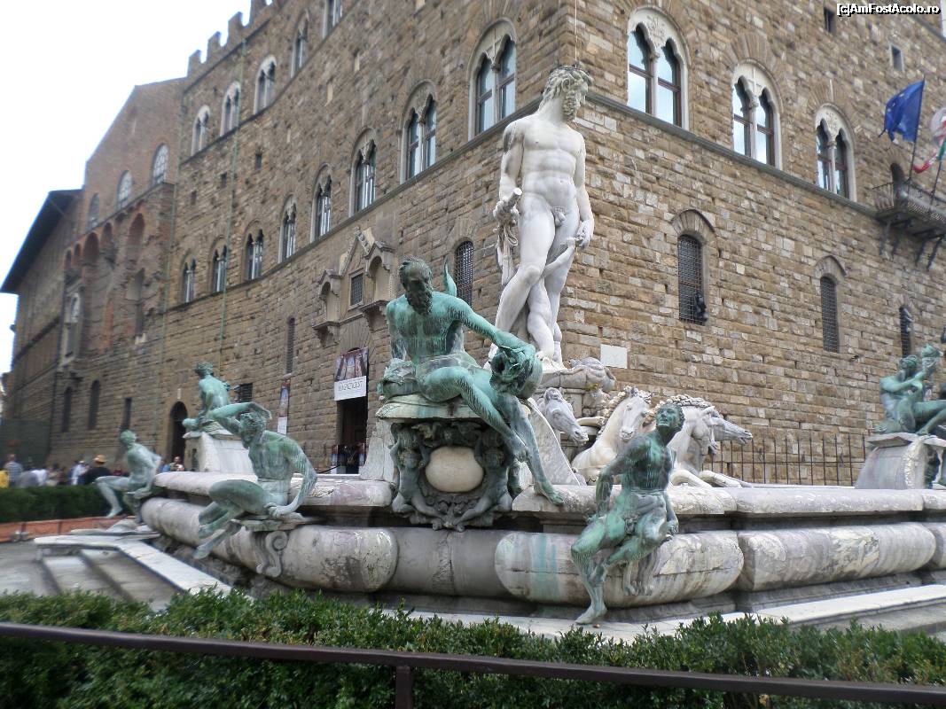 [P11] muzeul din aer liber din Piazza della Signoria in fata Palazzo Vecchio » foto by amero
 - 
<span class="allrVoted glyphicon glyphicon-heart hidden" id="av699126"></span>
<a class="m-l-10 hidden" id="sv699126" onclick="voting_Foto_DelVot(,699126,1230)" role="button">șterge vot <span class="glyphicon glyphicon-remove"></span></a>
<a id="v9699126" class=" c-red"  onclick="voting_Foto_SetVot(699126)" role="button"><span class="glyphicon glyphicon-heart-empty"></span> <b>LIKE</b> = Votează poza</a> <img class="hidden"  id="f699126W9" src="/imagini/loader.gif" border="0" /><span class="AjErrMes hidden" id="e699126ErM"></span>