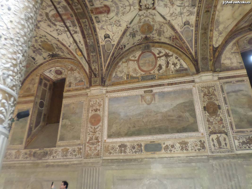 [P12] Zona de intrare in Palazzo Vecchio, coloane si decoratiuni foarte frumoase » foto by amero
 - 
<span class="allrVoted glyphicon glyphicon-heart hidden" id="av699127"></span>
<a class="m-l-10 hidden" id="sv699127" onclick="voting_Foto_DelVot(,699127,1230)" role="button">șterge vot <span class="glyphicon glyphicon-remove"></span></a>
<a id="v9699127" class=" c-red"  onclick="voting_Foto_SetVot(699127)" role="button"><span class="glyphicon glyphicon-heart-empty"></span> <b>LIKE</b> = Votează poza</a> <img class="hidden"  id="f699127W9" src="/imagini/loader.gif" border="0" /><span class="AjErrMes hidden" id="e699127ErM"></span>