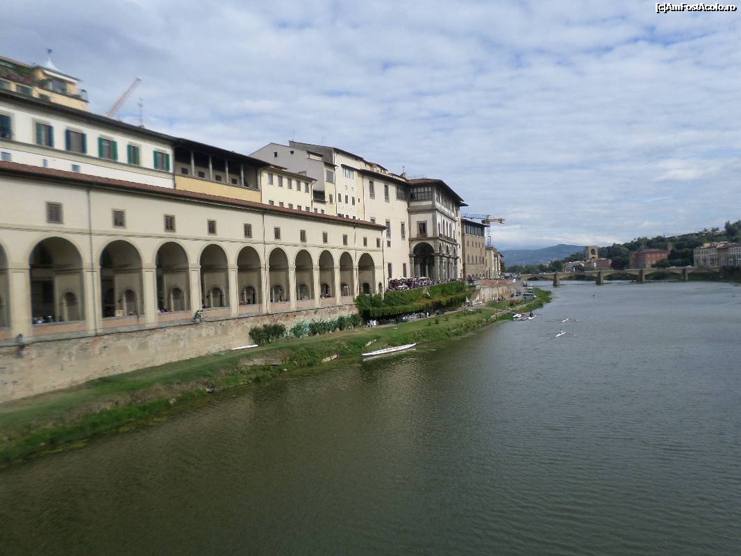 [P24] Arno vazut din lateralul Galeriei Uffizi » foto by amero
 - 
<span class="allrVoted glyphicon glyphicon-heart hidden" id="av699146"></span>
<a class="m-l-10 hidden" id="sv699146" onclick="voting_Foto_DelVot(,699146,1230)" role="button">șterge vot <span class="glyphicon glyphicon-remove"></span></a>
<a id="v9699146" class=" c-red"  onclick="voting_Foto_SetVot(699146)" role="button"><span class="glyphicon glyphicon-heart-empty"></span> <b>LIKE</b> = Votează poza</a> <img class="hidden"  id="f699146W9" src="/imagini/loader.gif" border="0" /><span class="AjErrMes hidden" id="e699146ErM"></span>
