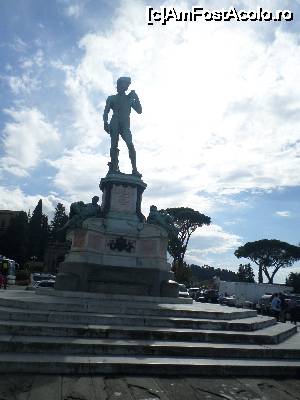 [P27] o alta copie a lui David in Piazzalle Michelangelo » foto by amero
 - 
<span class="allrVoted glyphicon glyphicon-heart hidden" id="av699266"></span>
<a class="m-l-10 hidden" id="sv699266" onclick="voting_Foto_DelVot(,699266,1230)" role="button">șterge vot <span class="glyphicon glyphicon-remove"></span></a>
<a id="v9699266" class=" c-red"  onclick="voting_Foto_SetVot(699266)" role="button"><span class="glyphicon glyphicon-heart-empty"></span> <b>LIKE</b> = Votează poza</a> <img class="hidden"  id="f699266W9" src="/imagini/loader.gif" border="0" /><span class="AjErrMes hidden" id="e699266ErM"></span>