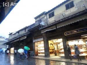 [P18] Ponte Vecchio traverseaza raul Arno » foto by amero
 - 
<span class="allrVoted glyphicon glyphicon-heart hidden" id="av706648"></span>
<a class="m-l-10 hidden" id="sv706648" onclick="voting_Foto_DelVot(,706648,1230)" role="button">șterge vot <span class="glyphicon glyphicon-remove"></span></a>
<a id="v9706648" class=" c-red"  onclick="voting_Foto_SetVot(706648)" role="button"><span class="glyphicon glyphicon-heart-empty"></span> <b>LIKE</b> = Votează poza</a> <img class="hidden"  id="f706648W9" src="/imagini/loader.gif" border="0" /><span class="AjErrMes hidden" id="e706648ErM"></span>