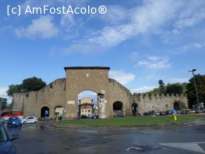 [P19] Porta Romana din Oltrarno » foto by amero
 - 
<span class="allrVoted glyphicon glyphicon-heart hidden" id="av706649"></span>
<a class="m-l-10 hidden" id="sv706649" onclick="voting_Foto_DelVot(,706649,1230)" role="button">șterge vot <span class="glyphicon glyphicon-remove"></span></a>
<a id="v9706649" class=" c-red"  onclick="voting_Foto_SetVot(706649)" role="button"><span class="glyphicon glyphicon-heart-empty"></span> <b>LIKE</b> = Votează poza</a> <img class="hidden"  id="f706649W9" src="/imagini/loader.gif" border="0" /><span class="AjErrMes hidden" id="e706649ErM"></span>