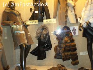 [P21] Magazin de firma cu haine de blana lucrate de mestesugarii florentini.  » foto by amero
 - 
<span class="allrVoted glyphicon glyphicon-heart hidden" id="av706652"></span>
<a class="m-l-10 hidden" id="sv706652" onclick="voting_Foto_DelVot(,706652,1230)" role="button">șterge vot <span class="glyphicon glyphicon-remove"></span></a>
<a id="v9706652" class=" c-red"  onclick="voting_Foto_SetVot(706652)" role="button"><span class="glyphicon glyphicon-heart-empty"></span> <b>LIKE</b> = Votează poza</a> <img class="hidden"  id="f706652W9" src="/imagini/loader.gif" border="0" /><span class="AjErrMes hidden" id="e706652ErM"></span>