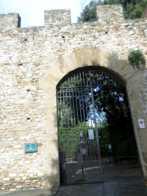[P24] Iesirea din gradinile Boboli spre Porta Romana, o alta zona de acces spre gradini.  » foto by amero
 - 
<span class="allrVoted glyphicon glyphicon-heart hidden" id="av706668"></span>
<a class="m-l-10 hidden" id="sv706668" onclick="voting_Foto_DelVot(,706668,1230)" role="button">șterge vot <span class="glyphicon glyphicon-remove"></span></a>
<a id="v9706668" class=" c-red"  onclick="voting_Foto_SetVot(706668)" role="button"><span class="glyphicon glyphicon-heart-empty"></span> <b>LIKE</b> = Votează poza</a> <img class="hidden"  id="f706668W9" src="/imagini/loader.gif" border="0" /><span class="AjErrMes hidden" id="e706668ErM"></span>