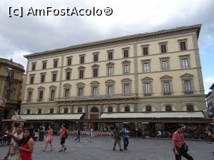 [P25] Piata Pitti, dar palatul este in spate » foto by ruxycio
 - 
<span class="allrVoted glyphicon glyphicon-heart hidden" id="av832836"></span>
<a class="m-l-10 hidden" id="sv832836" onclick="voting_Foto_DelVot(,832836,1230)" role="button">șterge vot <span class="glyphicon glyphicon-remove"></span></a>
<a id="v9832836" class=" c-red"  onclick="voting_Foto_SetVot(832836)" role="button"><span class="glyphicon glyphicon-heart-empty"></span> <b>LIKE</b> = Votează poza</a> <img class="hidden"  id="f832836W9" src="/imagini/loader.gif" border="0" /><span class="AjErrMes hidden" id="e832836ErM"></span>