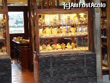 [P12] Florenta - Magazin de bijuterii pe Ponte Vecchio » foto by Diaura*
 - 
<span class="allrVoted glyphicon glyphicon-heart hidden" id="av142669"></span>
<a class="m-l-10 hidden" id="sv142669" onclick="voting_Foto_DelVot(,142669,1230)" role="button">șterge vot <span class="glyphicon glyphicon-remove"></span></a>
<a id="v9142669" class=" c-red"  onclick="voting_Foto_SetVot(142669)" role="button"><span class="glyphicon glyphicon-heart-empty"></span> <b>LIKE</b> = Votează poza</a> <img class="hidden"  id="f142669W9" src="/imagini/loader.gif" border="0" /><span class="AjErrMes hidden" id="e142669ErM"></span>