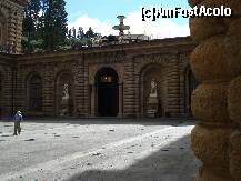 [P05] Florenta - Palatul Pitti - alta imagine din curte » foto by Diaura*
 - 
<span class="allrVoted glyphicon glyphicon-heart hidden" id="av147040"></span>
<a class="m-l-10 hidden" id="sv147040" onclick="voting_Foto_DelVot(,147040,1230)" role="button">șterge vot <span class="glyphicon glyphicon-remove"></span></a>
<a id="v9147040" class=" c-red"  onclick="voting_Foto_SetVot(147040)" role="button"><span class="glyphicon glyphicon-heart-empty"></span> <b>LIKE</b> = Votează poza</a> <img class="hidden"  id="f147040W9" src="/imagini/loader.gif" border="0" /><span class="AjErrMes hidden" id="e147040ErM"></span>