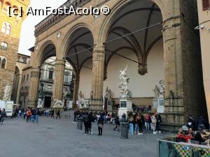 [P31] Loggia dei Lanzi din Piazza Signoria, o galerie cu sculpturi, în aer liber.  » foto by Aurici
 - 
<span class="allrVoted glyphicon glyphicon-heart hidden" id="av1087558"></span>
<a class="m-l-10 hidden" id="sv1087558" onclick="voting_Foto_DelVot(,1087558,1230)" role="button">șterge vot <span class="glyphicon glyphicon-remove"></span></a>
<a id="v91087558" class=" c-red"  onclick="voting_Foto_SetVot(1087558)" role="button"><span class="glyphicon glyphicon-heart-empty"></span> <b>LIKE</b> = Votează poza</a> <img class="hidden"  id="f1087558W9" src="/imagini/loader.gif" border="0" /><span class="AjErrMes hidden" id="e1087558ErM"></span>