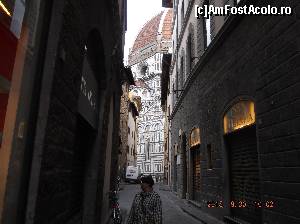 [P01] Cu cateva minute inaintea navalirii hoardelor de turisti care vor umple totul. Domul pare inca moderat prin deschizatura stradutei.  » foto by Albinoium
 - 
<span class="allrVoted glyphicon glyphicon-heart hidden" id="av679038"></span>
<a class="m-l-10 hidden" id="sv679038" onclick="voting_Foto_DelVot(,679038,1230)" role="button">șterge vot <span class="glyphicon glyphicon-remove"></span></a>
<a id="v9679038" class=" c-red"  onclick="voting_Foto_SetVot(679038)" role="button"><span class="glyphicon glyphicon-heart-empty"></span> <b>LIKE</b> = Votează poza</a> <img class="hidden"  id="f679038W9" src="/imagini/loader.gif" border="0" /><span class="AjErrMes hidden" id="e679038ErM"></span>