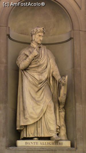 [P32] Galeriile Uffizi, fatada. Statuia lui Dante Aligheri.  » foto by ovidiuyepi
 - 
<span class="allrVoted glyphicon glyphicon-heart hidden" id="av1152824"></span>
<a class="m-l-10 hidden" id="sv1152824" onclick="voting_Foto_DelVot(,1152824,1230)" role="button">șterge vot <span class="glyphicon glyphicon-remove"></span></a>
<a id="v91152824" class=" c-red"  onclick="voting_Foto_SetVot(1152824)" role="button"><span class="glyphicon glyphicon-heart-empty"></span> <b>LIKE</b> = Votează poza</a> <img class="hidden"  id="f1152824W9" src="/imagini/loader.gif" border="0" /><span class="AjErrMes hidden" id="e1152824ErM"></span>