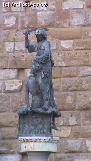 [P47] Piazza Signoriei. Statuia, Iudita si Olofern”.  » foto by ovidiuyepi
 - 
<span class="allrVoted glyphicon glyphicon-heart hidden" id="av1152839"></span>
<a class="m-l-10 hidden" id="sv1152839" onclick="voting_Foto_DelVot(,1152839,1230)" role="button">șterge vot <span class="glyphicon glyphicon-remove"></span></a>
<a id="v91152839" class=" c-red"  onclick="voting_Foto_SetVot(1152839)" role="button"><span class="glyphicon glyphicon-heart-empty"></span> <b>LIKE</b> = Votează poza</a> <img class="hidden"  id="f1152839W9" src="/imagini/loader.gif" border="0" /><span class="AjErrMes hidden" id="e1152839ErM"></span>