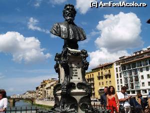 [P28] Statuie din bronz a lui Benvenuto Cellini, aflata pe Ponte Vecchio.  » foto by Mika
 - 
<span class="allrVoted glyphicon glyphicon-heart hidden" id="av620605"></span>
<a class="m-l-10 hidden" id="sv620605" onclick="voting_Foto_DelVot(,620605,1230)" role="button">șterge vot <span class="glyphicon glyphicon-remove"></span></a>
<a id="v9620605" class=" c-red"  onclick="voting_Foto_SetVot(620605)" role="button"><span class="glyphicon glyphicon-heart-empty"></span> <b>LIKE</b> = Votează poza</a> <img class="hidden"  id="f620605W9" src="/imagini/loader.gif" border="0" /><span class="AjErrMes hidden" id="e620605ErM"></span>
